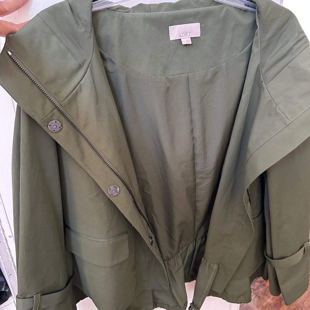 Ladies waterproof gathered jacket
